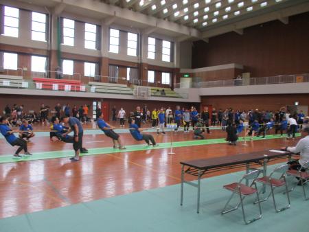 奈留綱引き選手権大会の様子1
