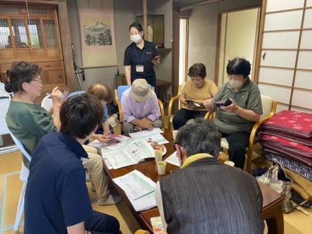 福江まちゼミ_スマホ相談の様子1