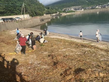 崎山海岸清掃の様子1