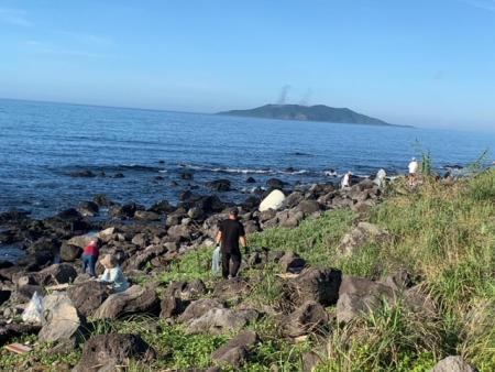 崎山海岸清掃活動の様子2