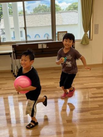 富江こども食堂遊びの様子