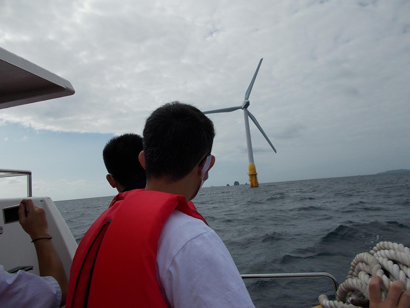 崎山沖洋上風力発電施設見学の画像