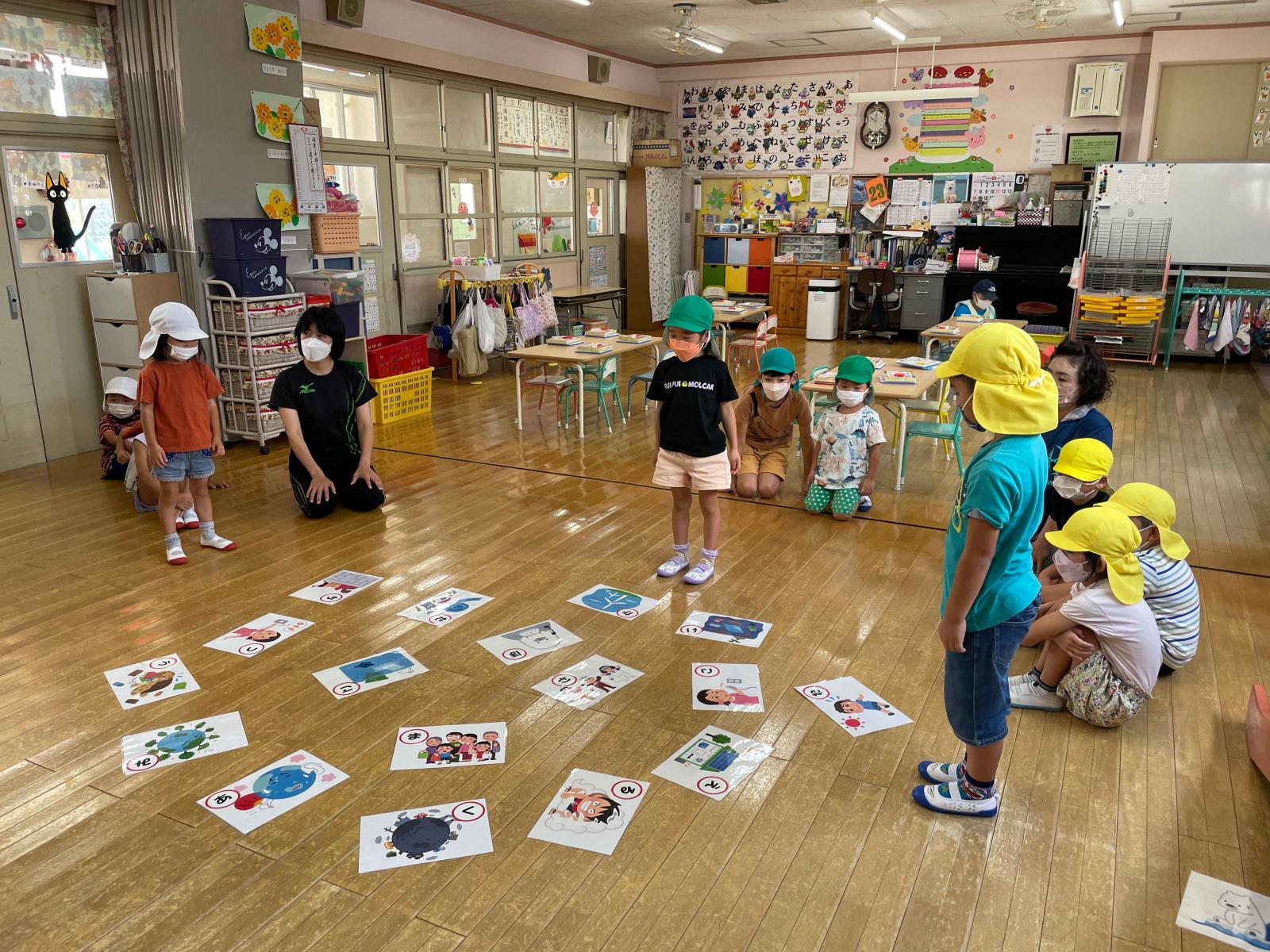 絵合わせカルタの様子の画像