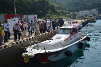 水素燃料電池船「長吉丸」の画像