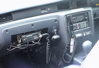 パトカーの中の無線装置