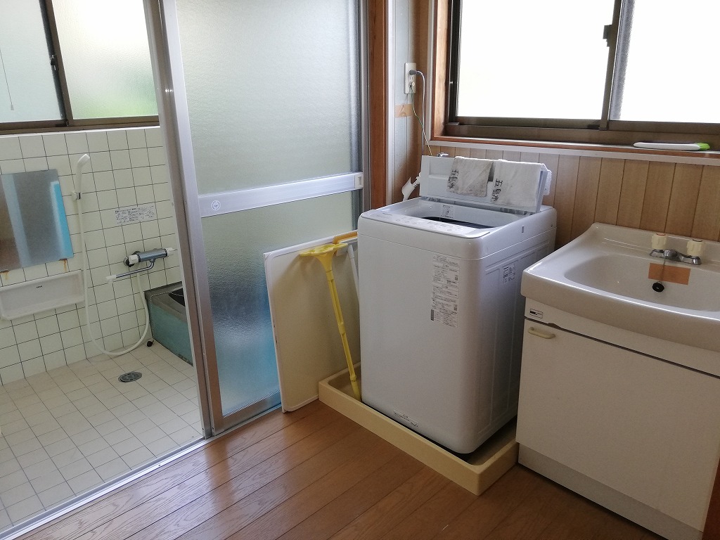 玉之浦住宅（脱衣所）