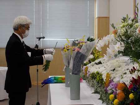 五島市戦没者追悼式 市長の追悼の様子