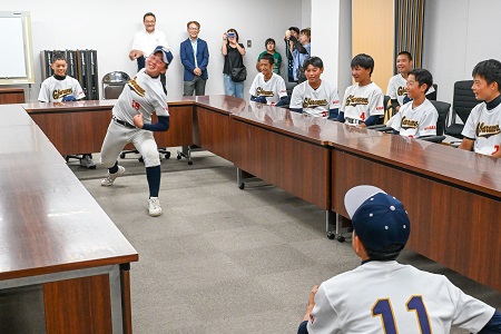 第１６回全国離島交流中学生野球大会参加チーム表敬2