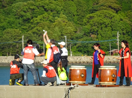 2019五島長崎国際トライアスロン大会　市長のスタートの号音でスイム競技が開始されます。