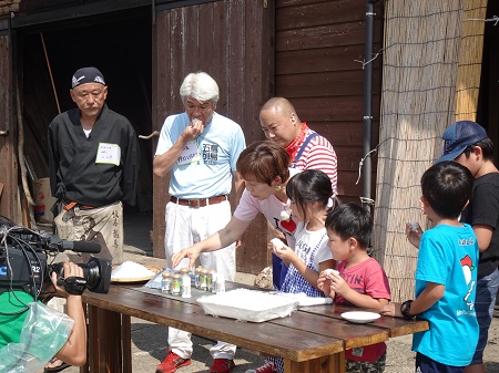 香珠子、五島椿物産館での撮影