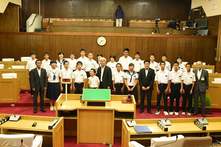 五島市中学生議会での集合写真