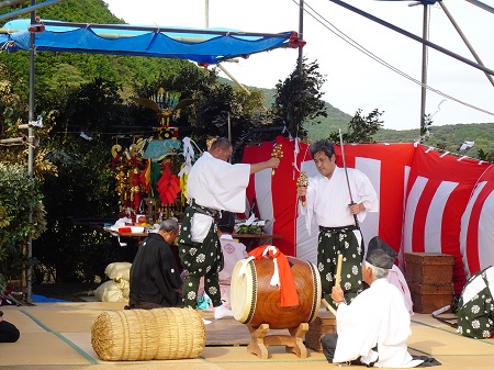 神崎神社七年祭、神楽舞い2
