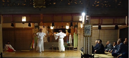富江神社大例祭での神楽舞い1
