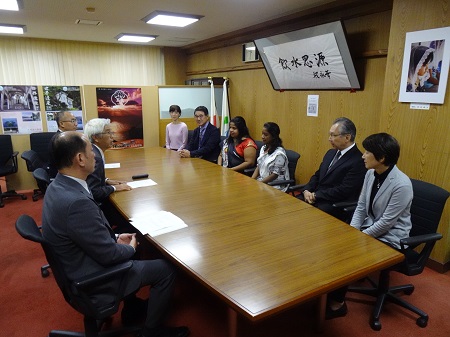 介護職外国人実習生表敬訪問の様子