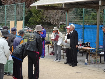五島市長杯ペタンク親善大会での野口市長あいさつの様子