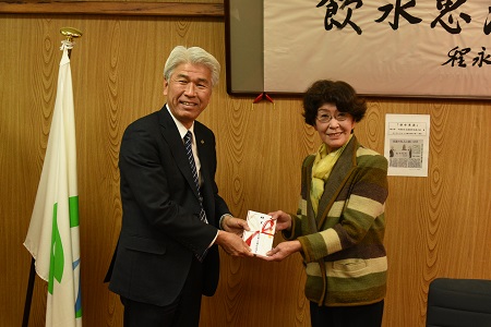 愛のチャリティー歌の祭典、寄付贈呈