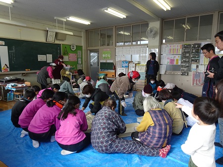ふれあいもちつき会会場の様子