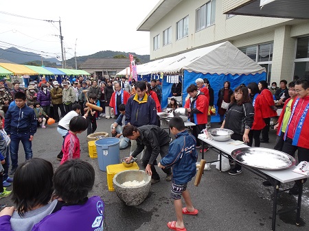 餅つきの様子