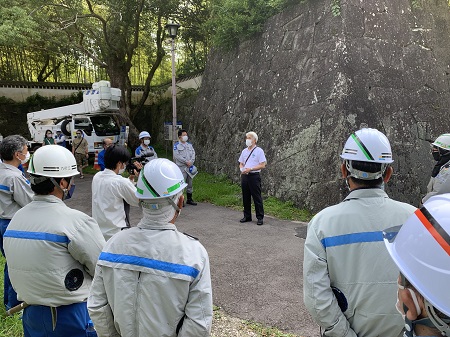 福江城石垣清掃活動1