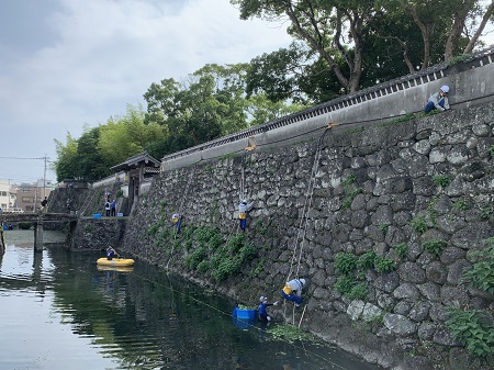 福江城石垣清掃活動2