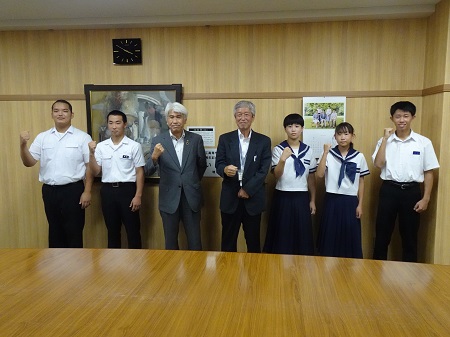 九州・全国中学校体育大会出場選手と一緒に