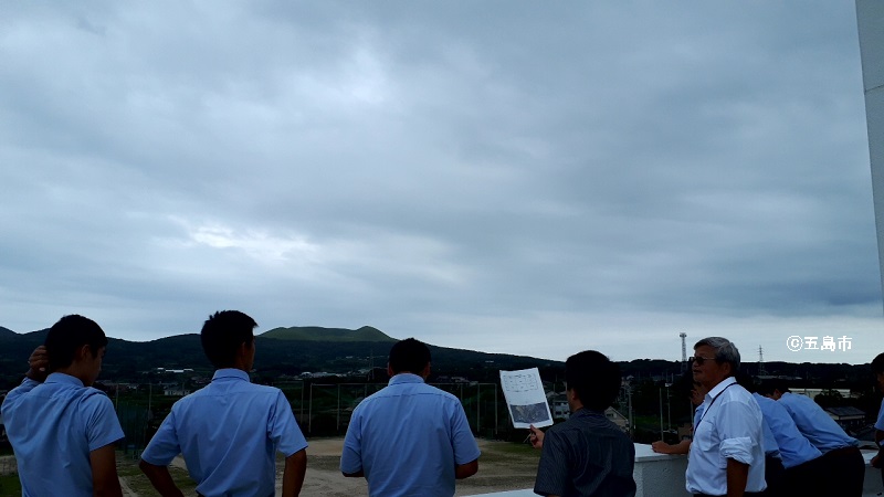 海陽高校屋上で鬼岳の観察の写真