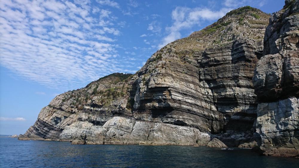 島山島西海岸の断崖