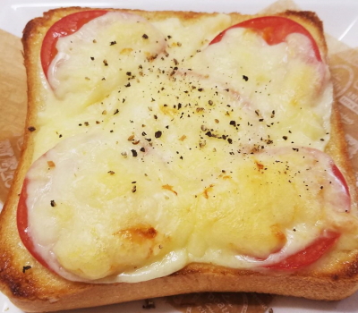 トマトチーズマヨトーストの画像