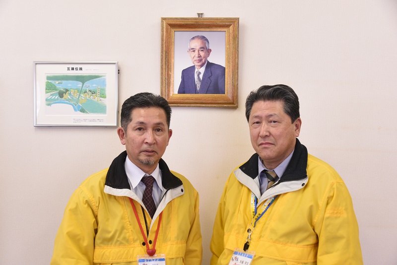 五島自動車学校 木場校長（右）と窄副校長（左）の画像
