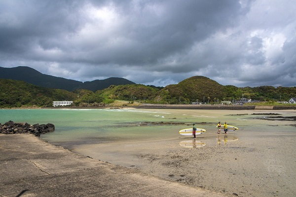 大浜海岸と大浜の町