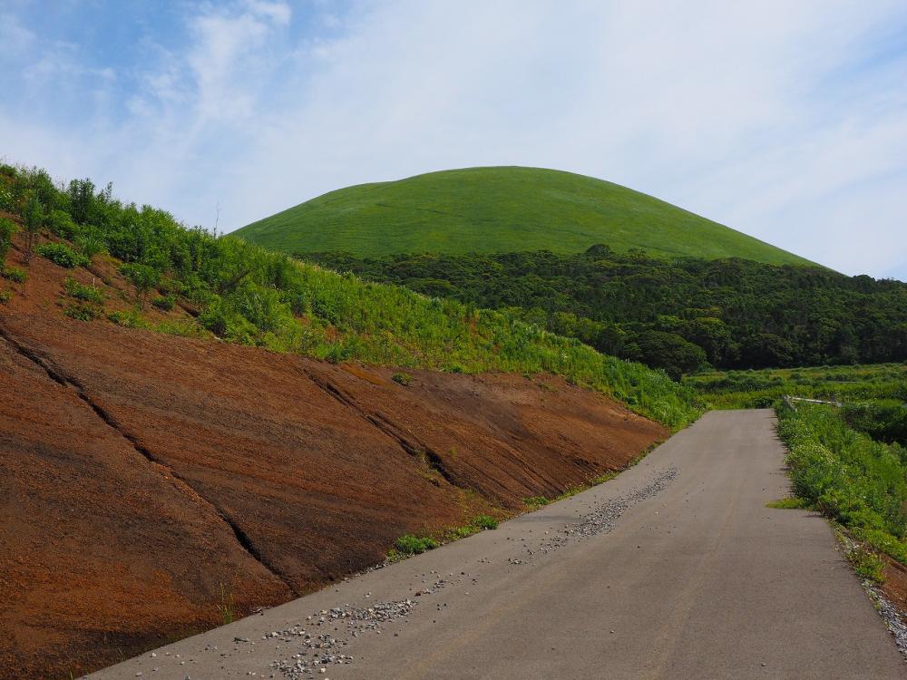 季節ごとに表情を変える福江島のシンボル鬼岳