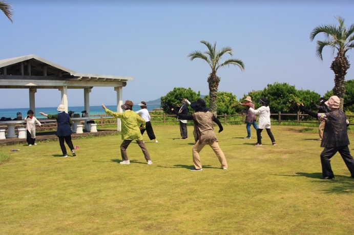 多郎島公園で太極拳をしている様子の画像