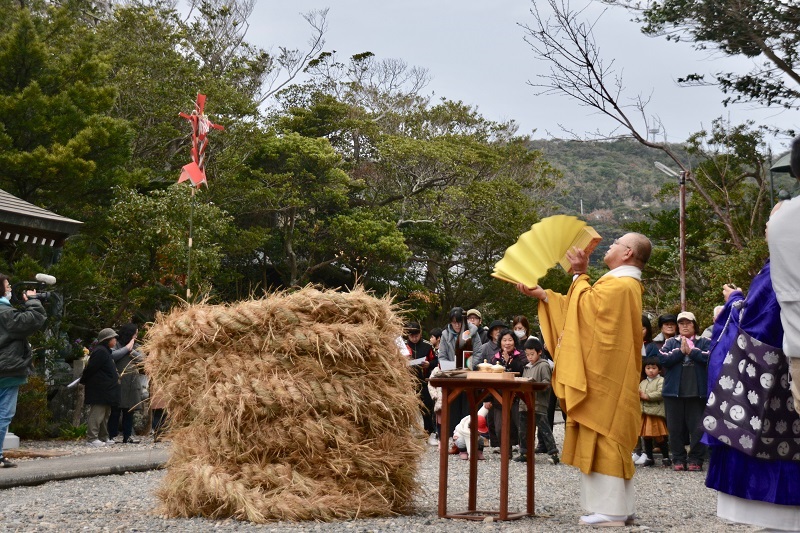 祈祷の様子の画像