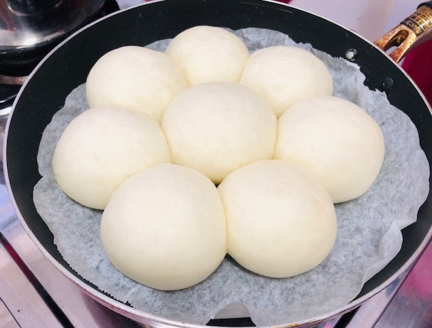 発酵したパンの生地