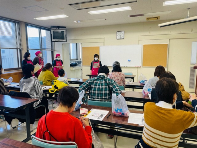 食改が講話をしている様子