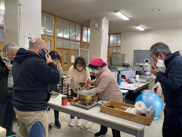 適塩みそ汁試食会の様子