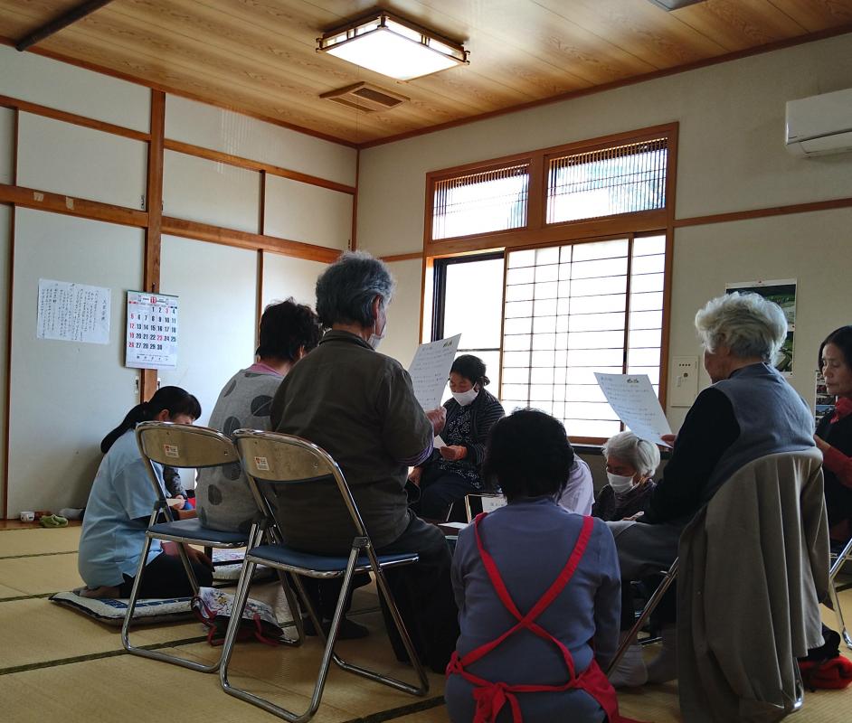椿カフェ講話の様子