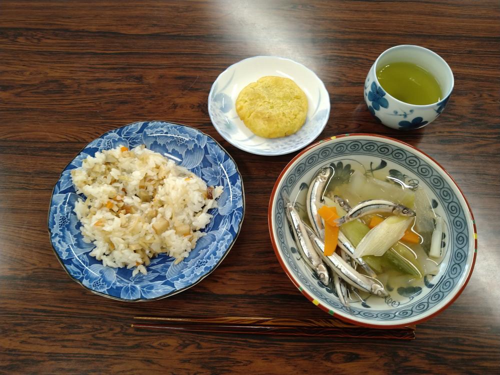 完成した郷土料理（大宝地区まぜごはん、きびなのいり焼き、つきあげ）