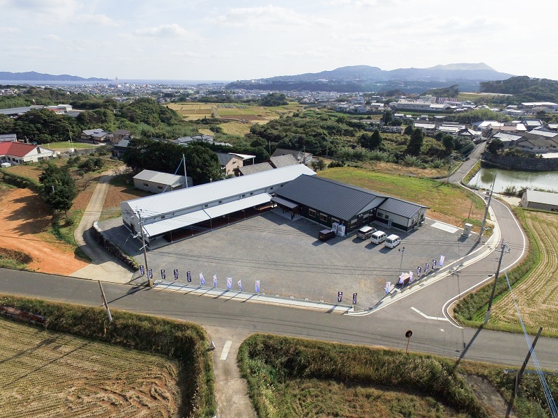 中本製麺福江工場を上空から撮影した様子。